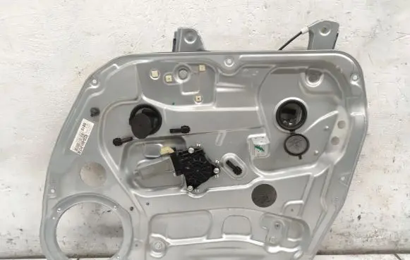 KIA Carens II Front door window regulator with motor 824801D230 824801D