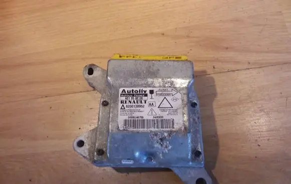 Renault Laguna II Airbag control unit/module 8200138952