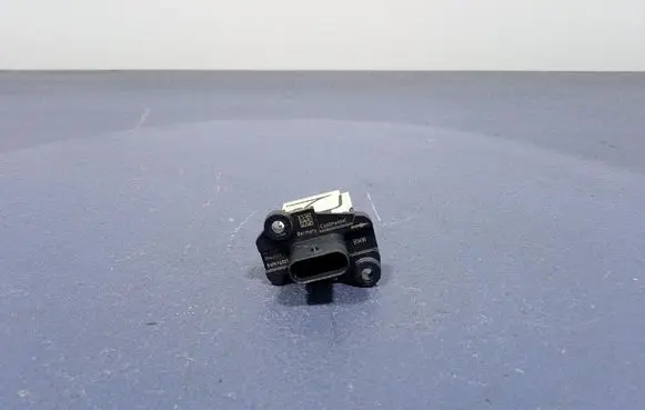 BMW 3 F30 F35 F31 Mass air flow meter 8570107