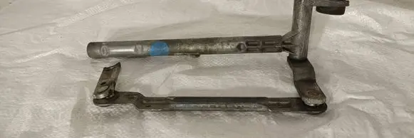 Front wiper linkage