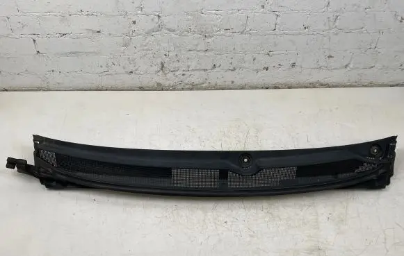 Chrysler Pacifica Wiper trim 93785S
