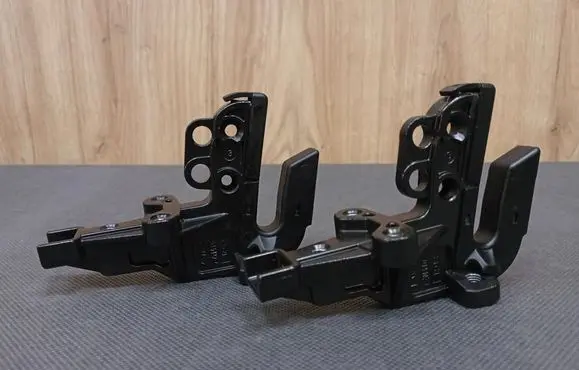 Mercedes-Benz E A207 Convertible roof lock latch cylinder 2097500355 A2097500355