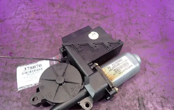 Skoda Fabia Mk1 (6Y) Front door window regulator motor 6Q1959802