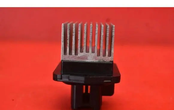 Suzuki Grand Vitara II Heater blower motor/fan resistor