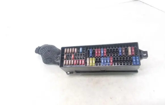Skoda Fabia Mk2 (5J) Fuse module