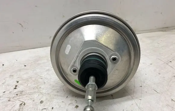 Audi Q7 4M Brake booster 4M0612103A