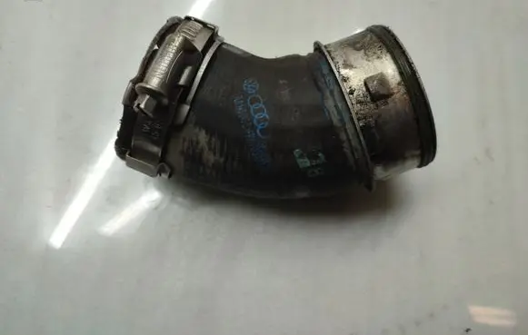 Audi Q7 4L Intercooler hose/pipe 7L6145945