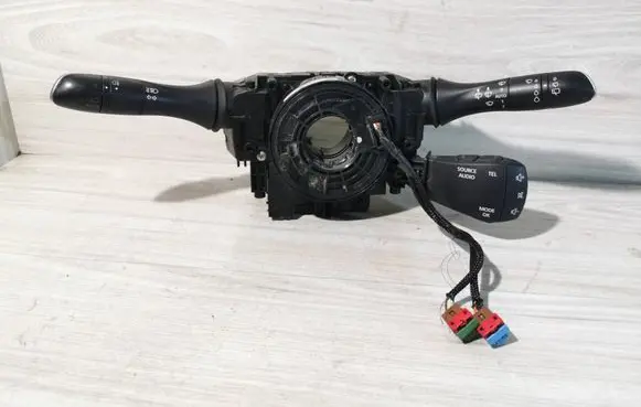 Wiper turn signal indicator stalk/switch