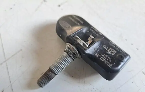 Mercedes-Benz E W211 Tire pressure sensor 56053031AD