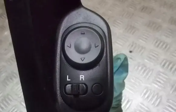Chevrolet Lacetti Wing mirror switch