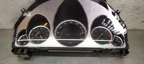 Mercedes-Benz E C207 W207 Speedometer (instrument cluster) A2129005104