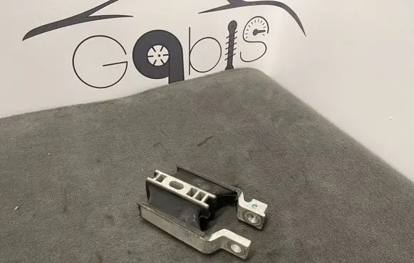 Volvo S90, V90 Engine mount bracket 31339956