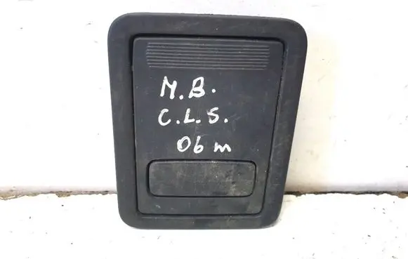 Mercedes-Benz CLS C219 Other trunk/boot trim element A2206800214