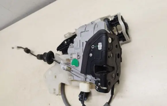 Porsche Cayenne (92A) Front door lock 8J1837016B