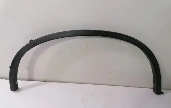 Fender trim (molding)