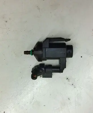 BMW 3 F30 F35 F31 Vacuum valve 70478520 8570591