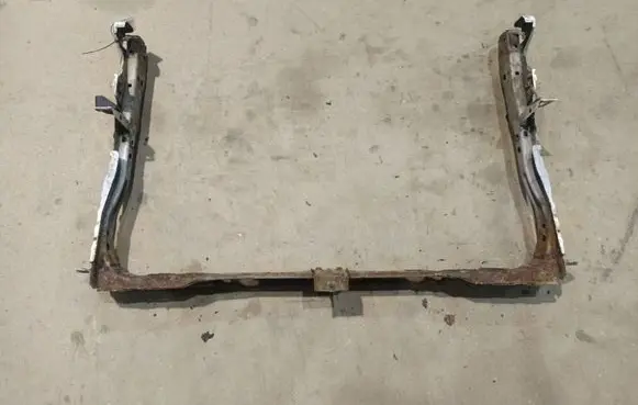 Toyota Avensis T270 Radiator mount bracket 