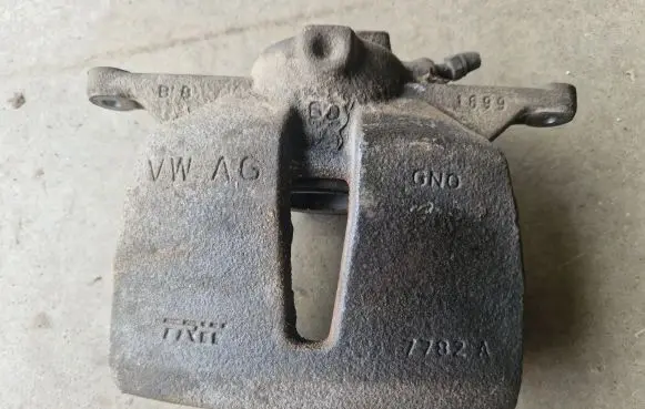 Audi Q3 F3 Front brake caliper 3C0615123 5QF105F 5G0615123B
