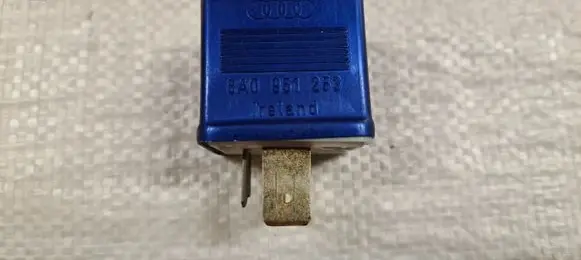 Volkswagen PASSAT B5.5 Other relay 8A0951253 899587