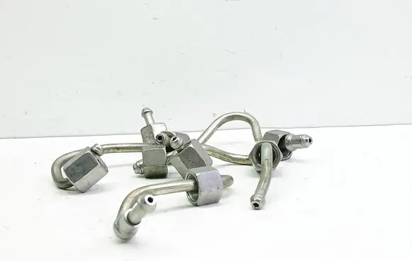 BMW 5 F10 F11 Fuel injector supply line/pipe 12086