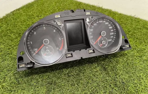 Speedometer (instrument cluster)