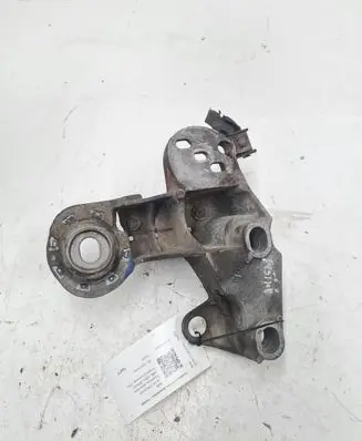 Audi A6 S6 C5 4B Engine mounting bracket 8E0199352D