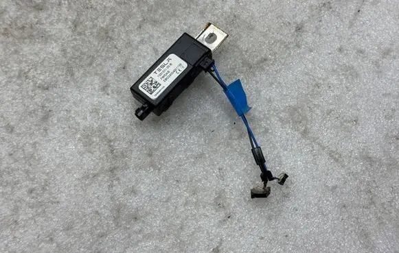 Tesla Model Y Aerial antenna amplifier 155133100B EBG24004001766 T024004001766