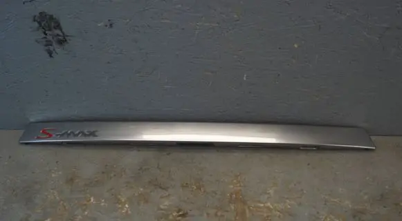 Ford S-MAX Trunk door license plate light bar AM21R43404AB