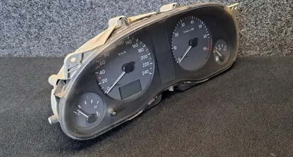 Volkswagen Sharan Speedometer (instrument cluster) 7M0919861