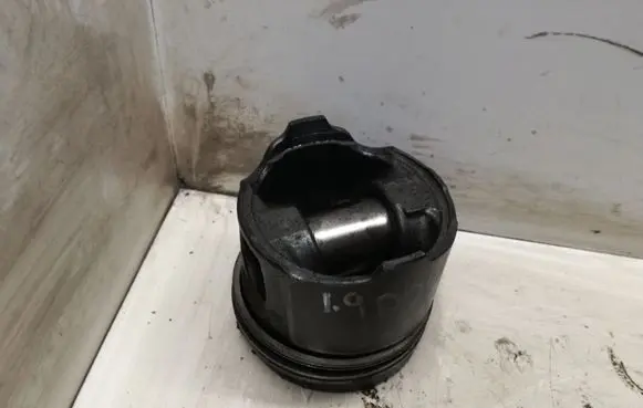 Renault Trafic II (X83) Piston 