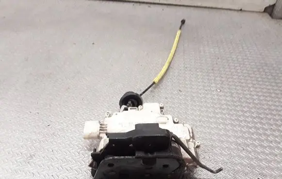 Audi A6 S6 C6 4F Rear door lock 4F0839015