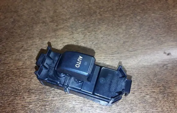 Toyota Avensis Verso Electric window control switch 8403044020