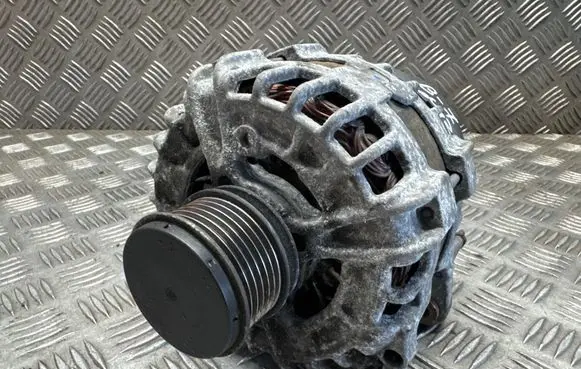 Volkswagen PASSAT B7 Generator/alternator 03L903023K