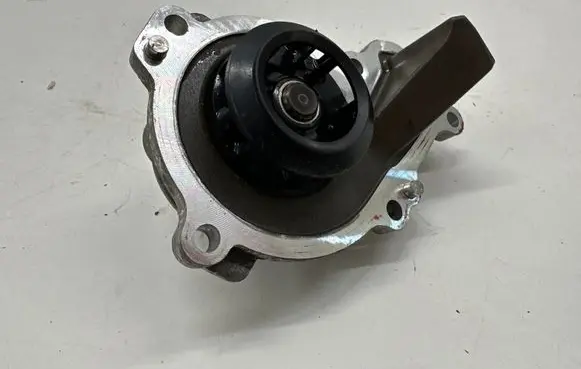 Opel Mokka B Water pump 9803094380