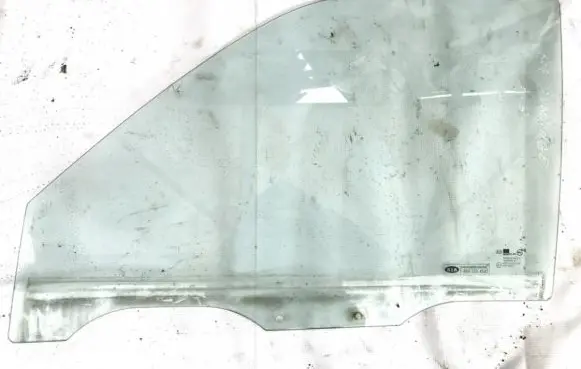 KIA Sportage Front door window glass four-door