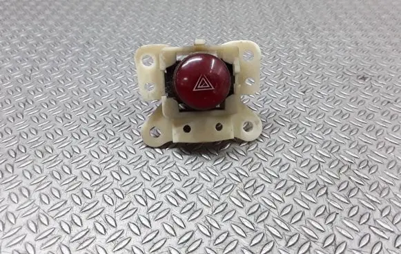 Mitsubishi L200 Hazard light switch 