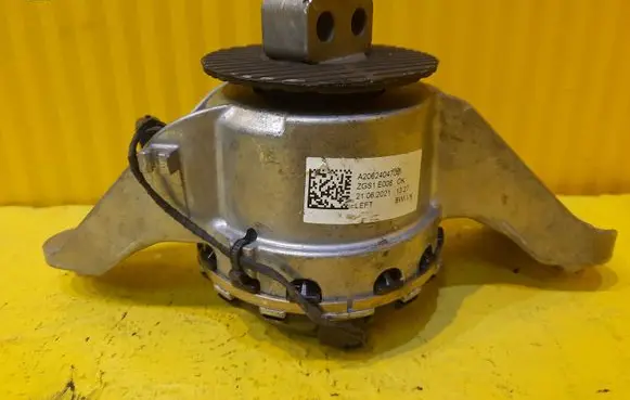 Mercedes-Benz C W206 Engine mounting bracket A2062404700 21062021