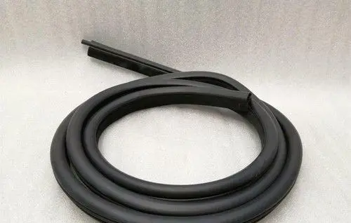 Maserati Coupe Front door rubber seal 81457000