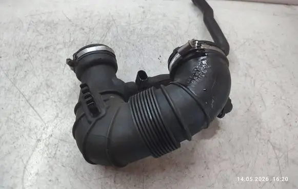 Mercedes-Benz C W204 Turbo air intake inlet pipe/hose A6510900337