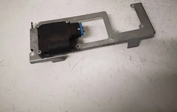 Audi A8 S8 D3 4E Air flap motor/actuator 4e0820511 0132801323