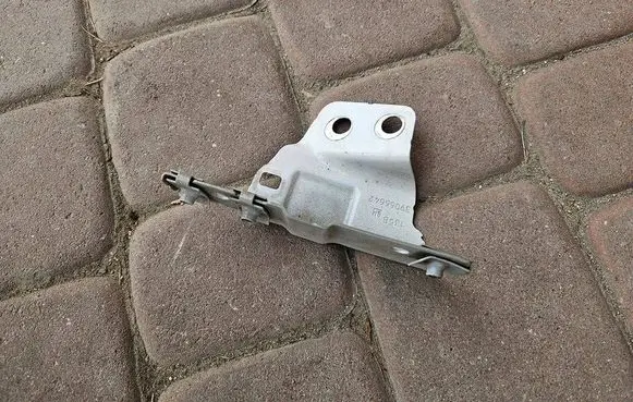 Opel Insignia B Fender mounting bracket 39066642