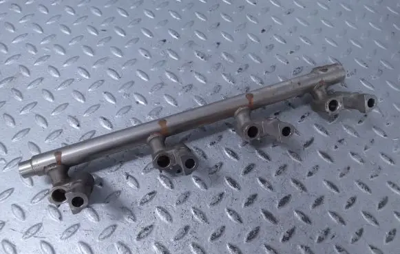 Jaguar XJ X351 Fuel main line pipe 8W939G774AF 0261555080