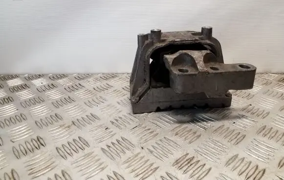 Engine mount bracket
