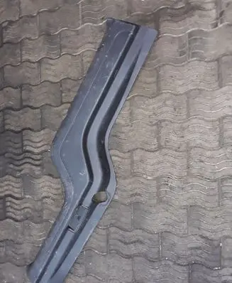 Land Rover Discovery 3 - LR3 Tailgate trim ERQ000104
