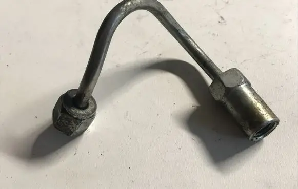 Fuel injector supply line/pipe