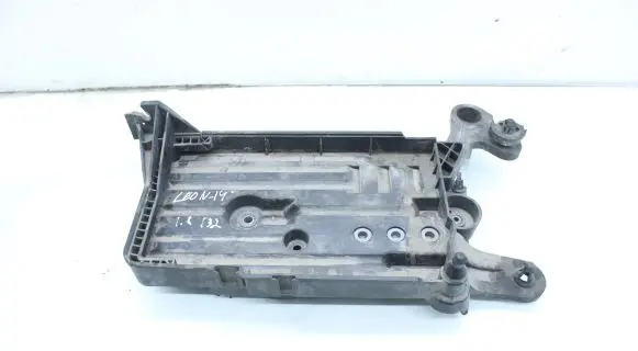 Seat Leon (5F) Battery tray 5Q0915321J