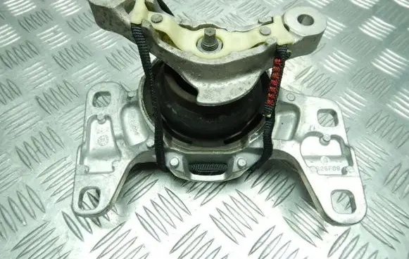 Volvo V40 Engine mount vacuum valve 