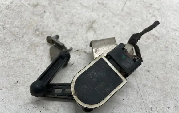 BMW 5 G30 G31 G38 Headlight/headlamp level sensor 6870000