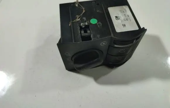 Opel Zafira A Light switch 13324S