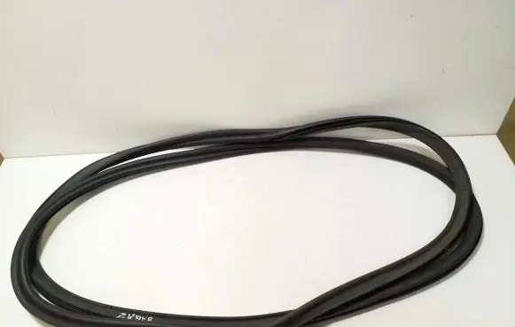 Trunk rubber seal (body)